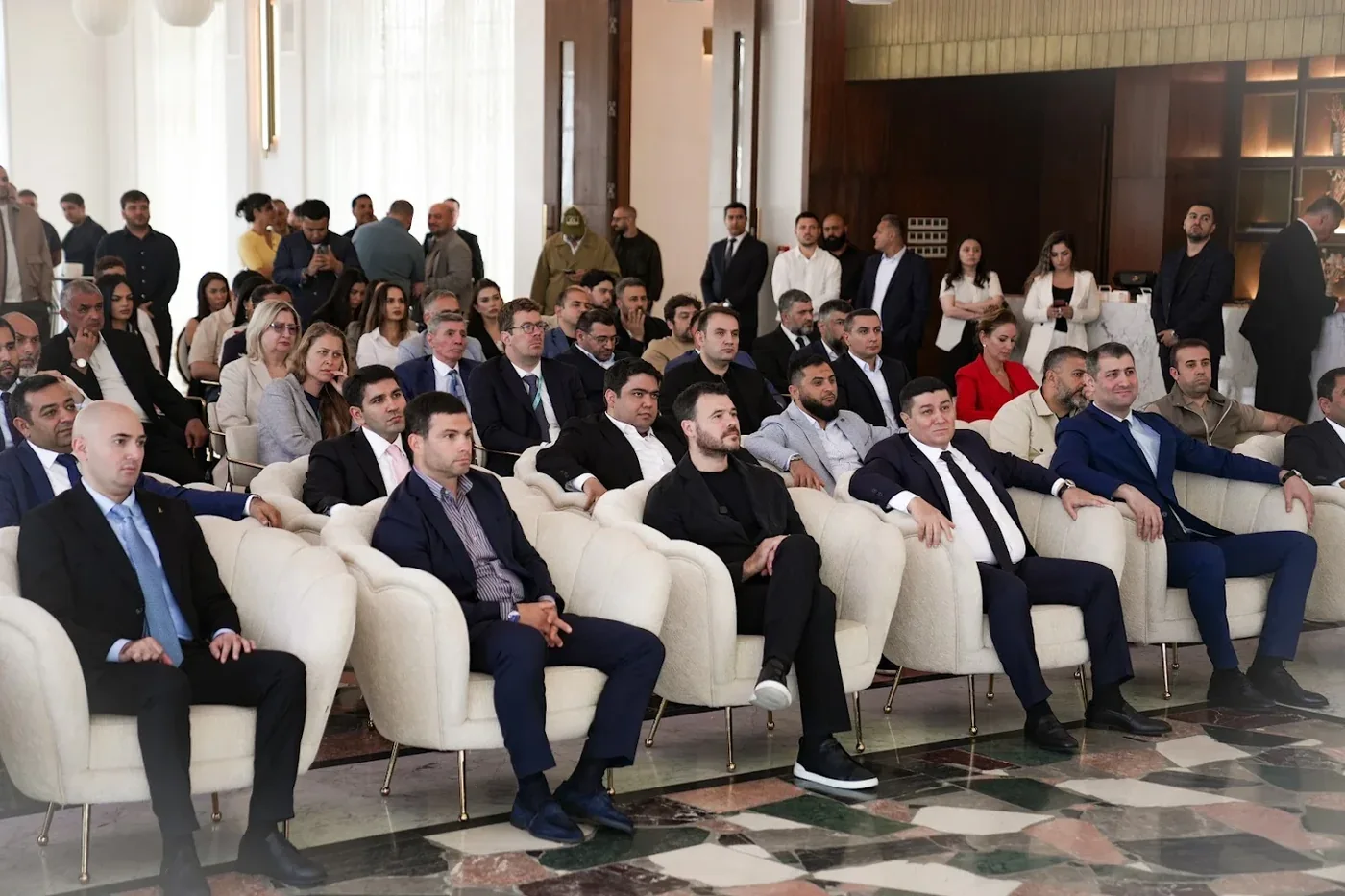 Зал презентации: представители футбольных организаций, клубов, ветераны и журналисты